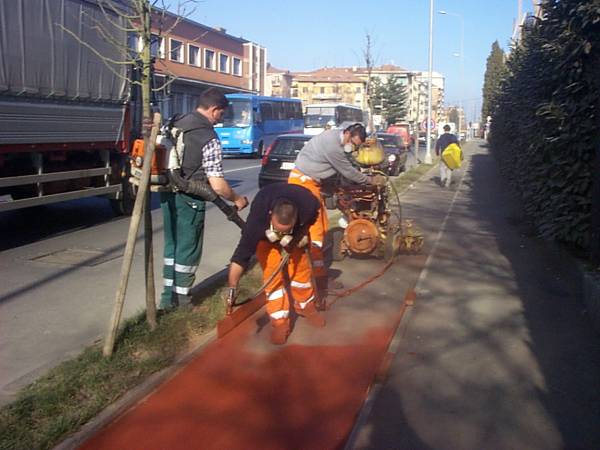 costruzione di pista ciclabile