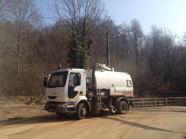 camion per le pulizie stradali