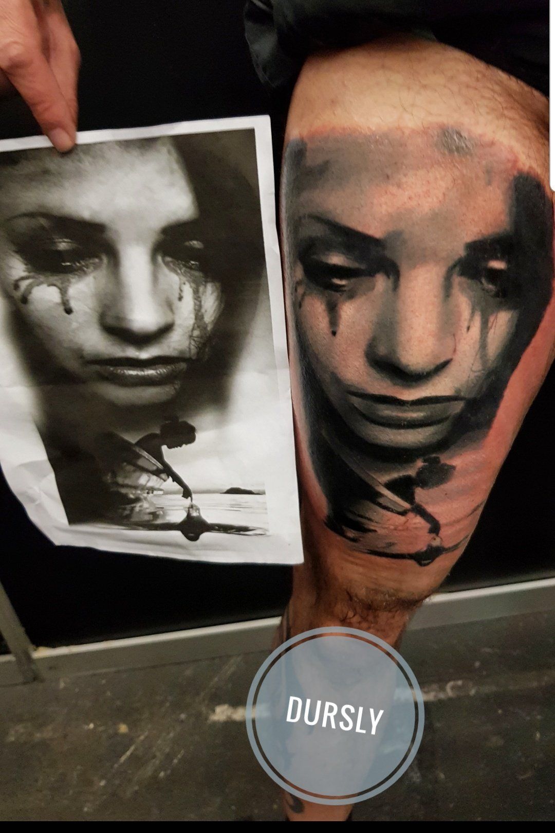 huilende vrouw met boot tattoo