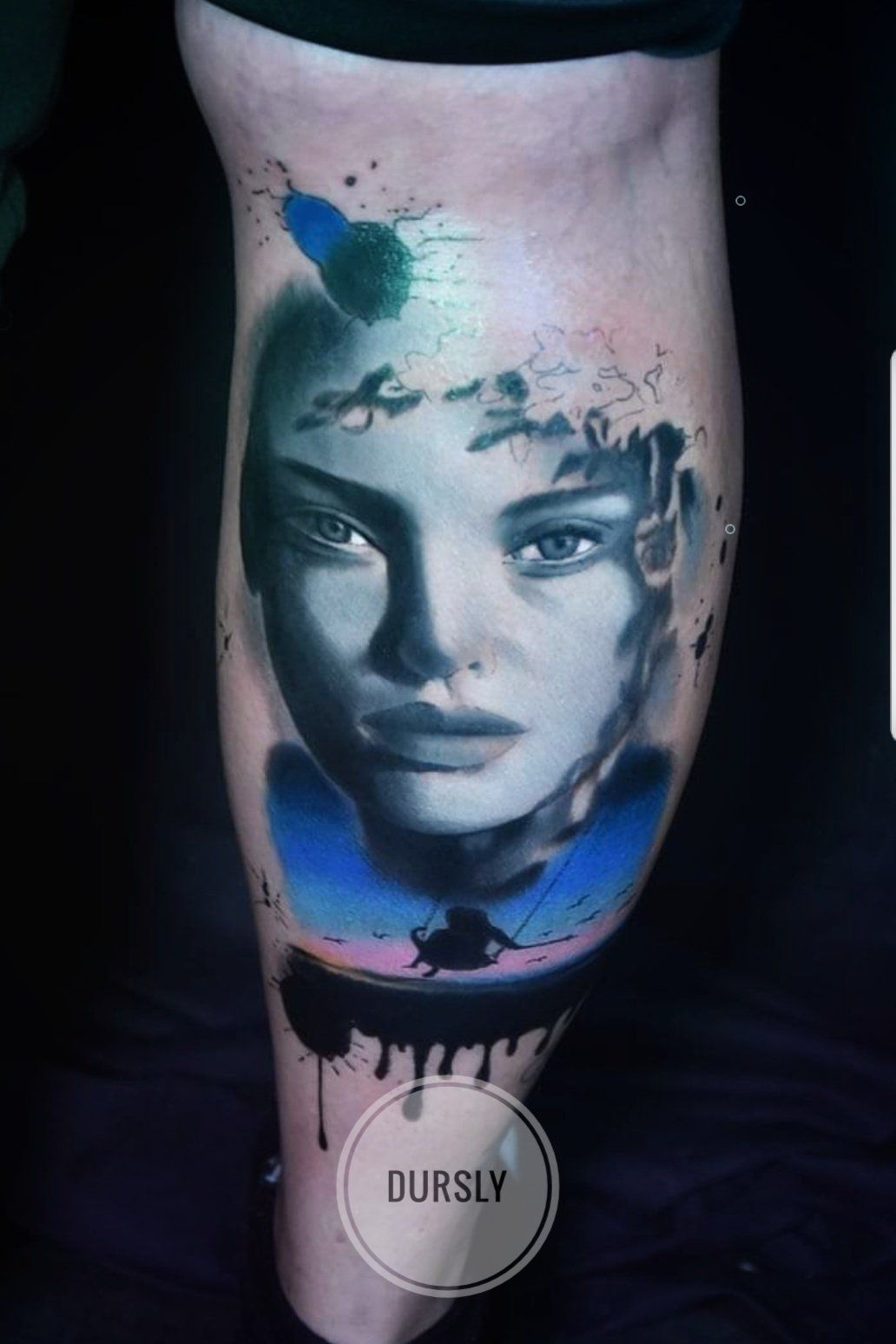 vrouwen gezicht met kind tattoo