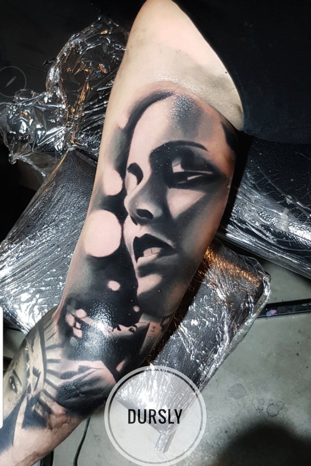 3D black and grey vrouwen gezicht tattoo