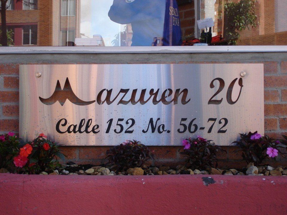 Relieves Rop - Avisos en acero y cristal