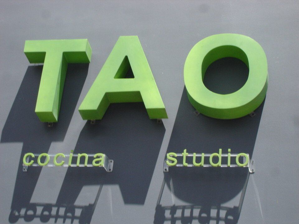 Relieves Rop - Avisos en Acrílico con Sistema de Iluminación