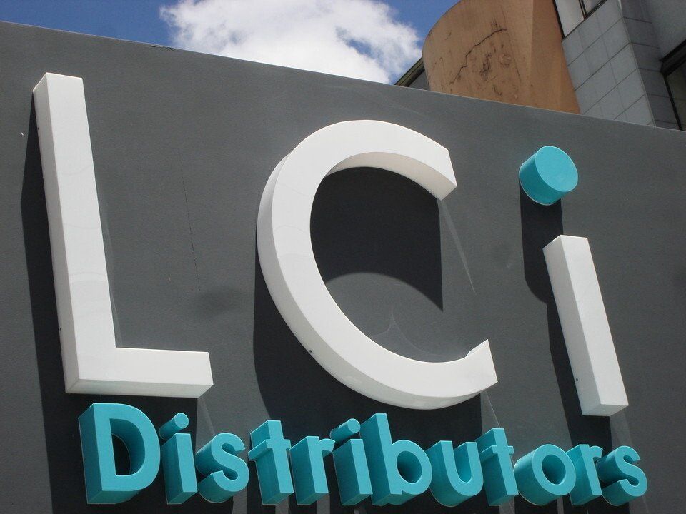 Relieves Rop - Avisos en Acrílico con Sistema de Iluminación