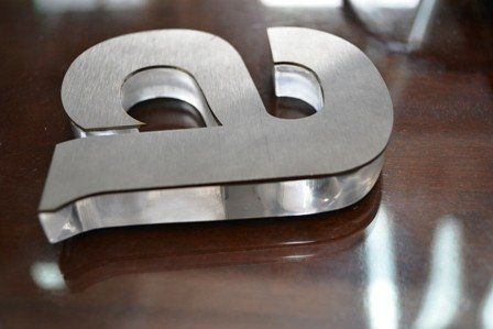 Relieves Rop - Avisos en Acrílico con Sistema de Iluminación