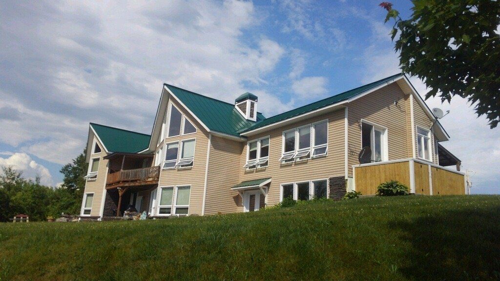 Contemporary home contractor in Newport, Vermont