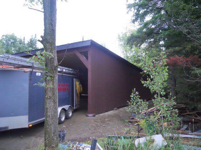 A trailer that has the word rental on it