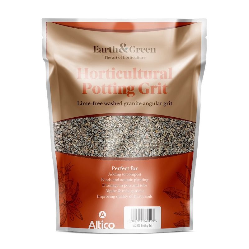 Bag of Earth & Green horticultural potting grit. Tan and brown packaging with white text and granite.