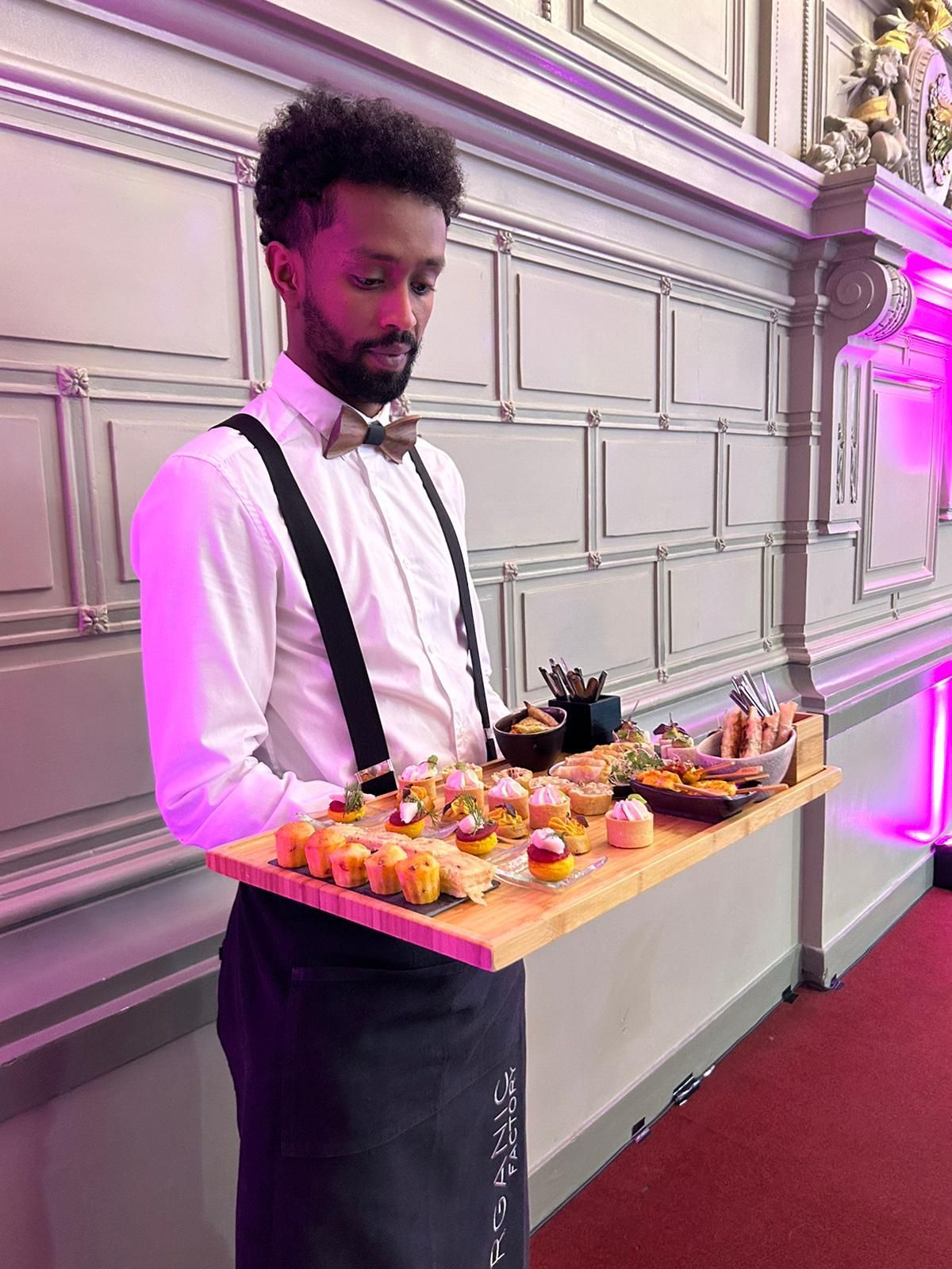 Cocktail dinatoire service en salle avec bouchées gourmandes