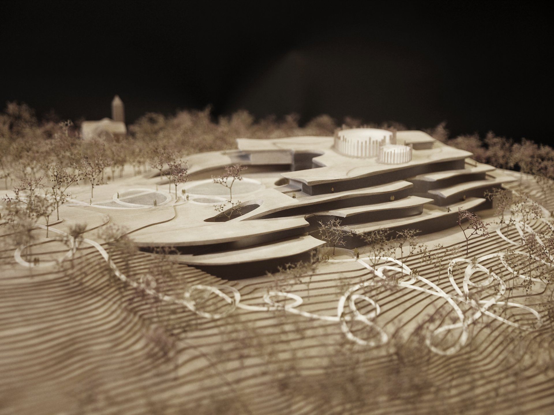 Ein Modell eines Gebäudes auf einem Hügel