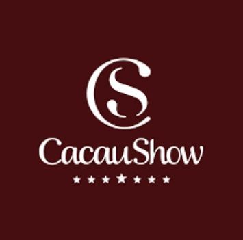 Um logotipo para uma empresa chamada cacau show