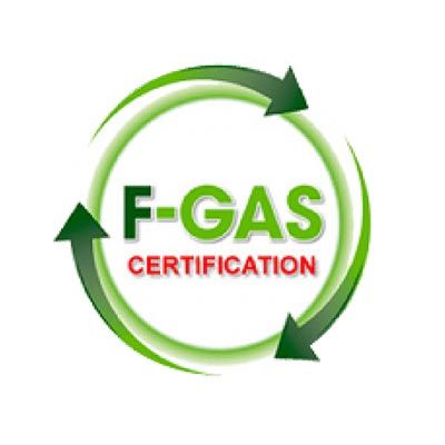 Un logo per la certificazione F-gas con frecce in un cerchio