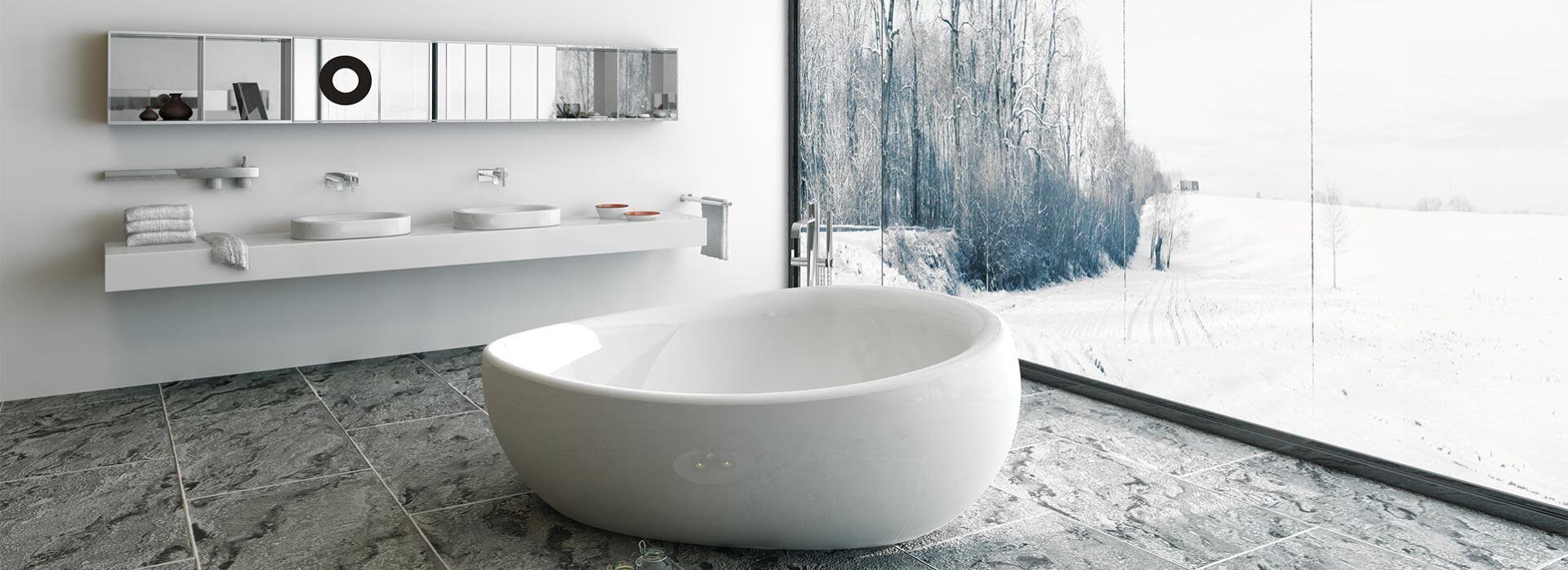 Un bagno con due lavandini, una vasca da bagno e una grande finestra.