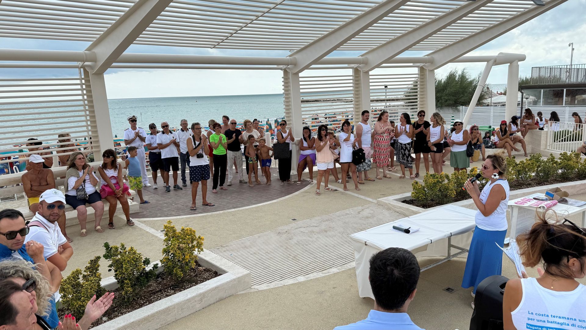 Quando c’è sinergia e collaborazione accade qualcosa di incredibile perché le donne possono unire le loro forze e competenze per raggiungere obiettivi straordinari”. Questo il commento della presidente della Commissione Pari Opportunità di Regione Abruzzo, Rosa Pestilli, rilasciato a seguito della manifestazione “Remiamo insieme contro la violenza sulle donne”, che si è svolta ieri sulla costa teramana.