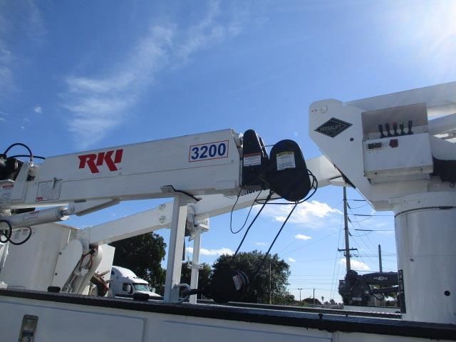 A truck with a crane attached to it that says 3200