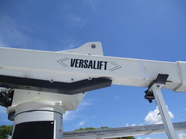 The word versalift is on the side of a vehicle