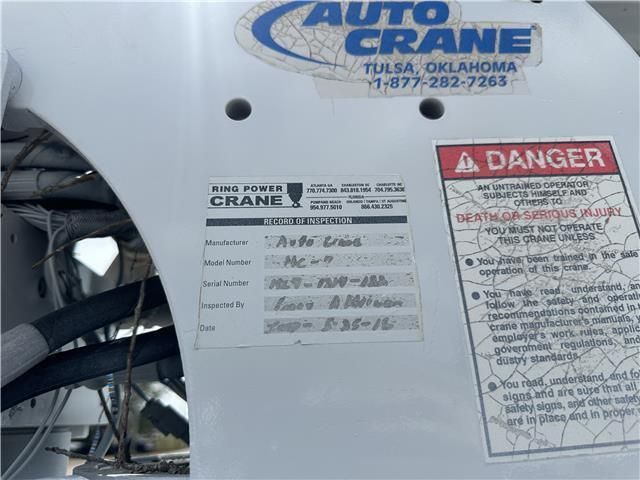 A close up of an auto crane