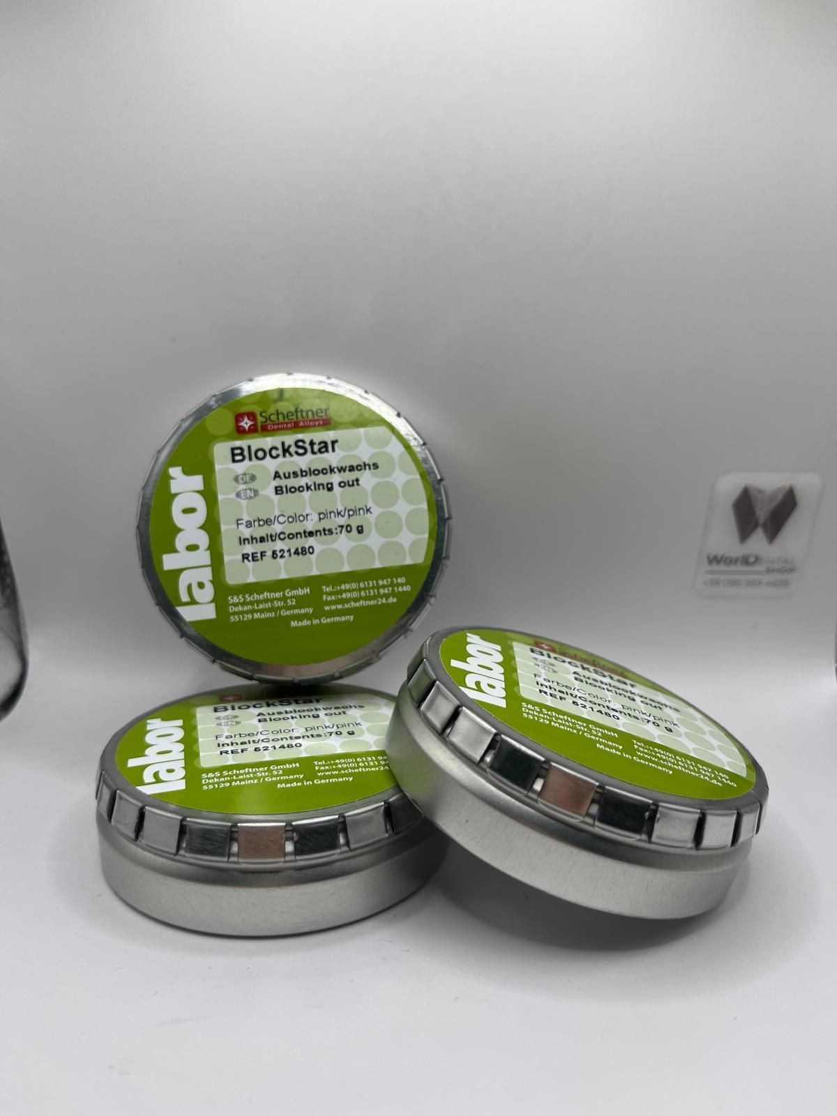 Tre contenitori metallici rotondi di cera dentale 