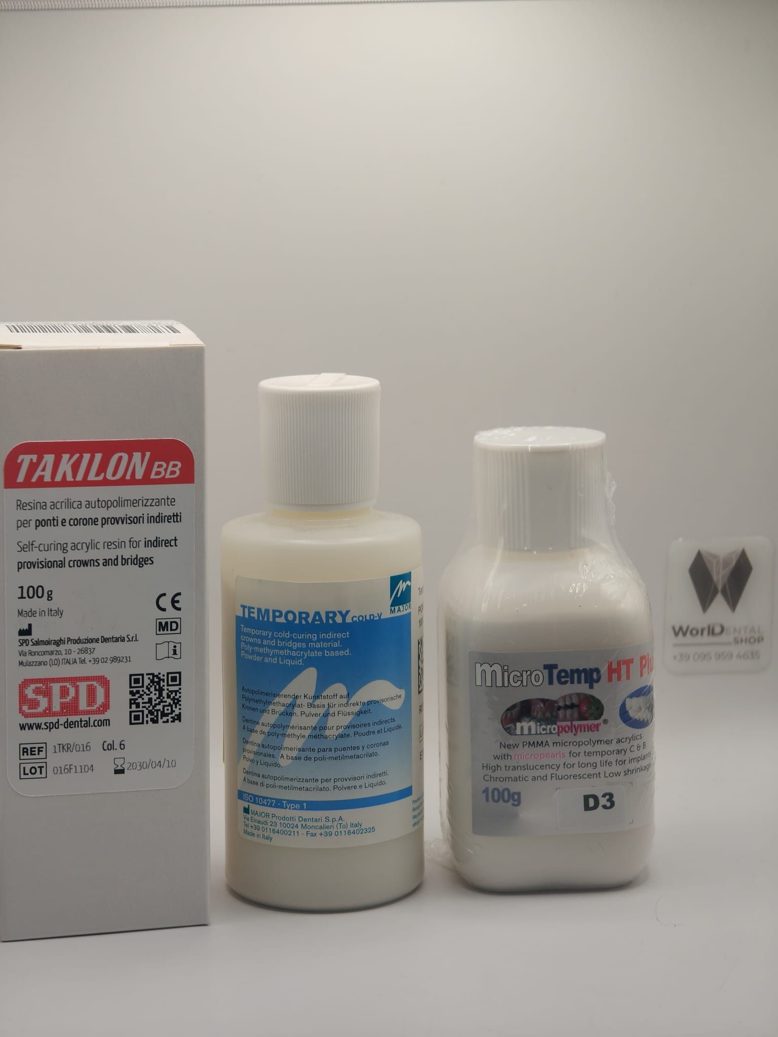 Immagine del prodotto: confezione in acrilico dentale Takilon 2NS e due flaconi di plastica su sfondo bianco.