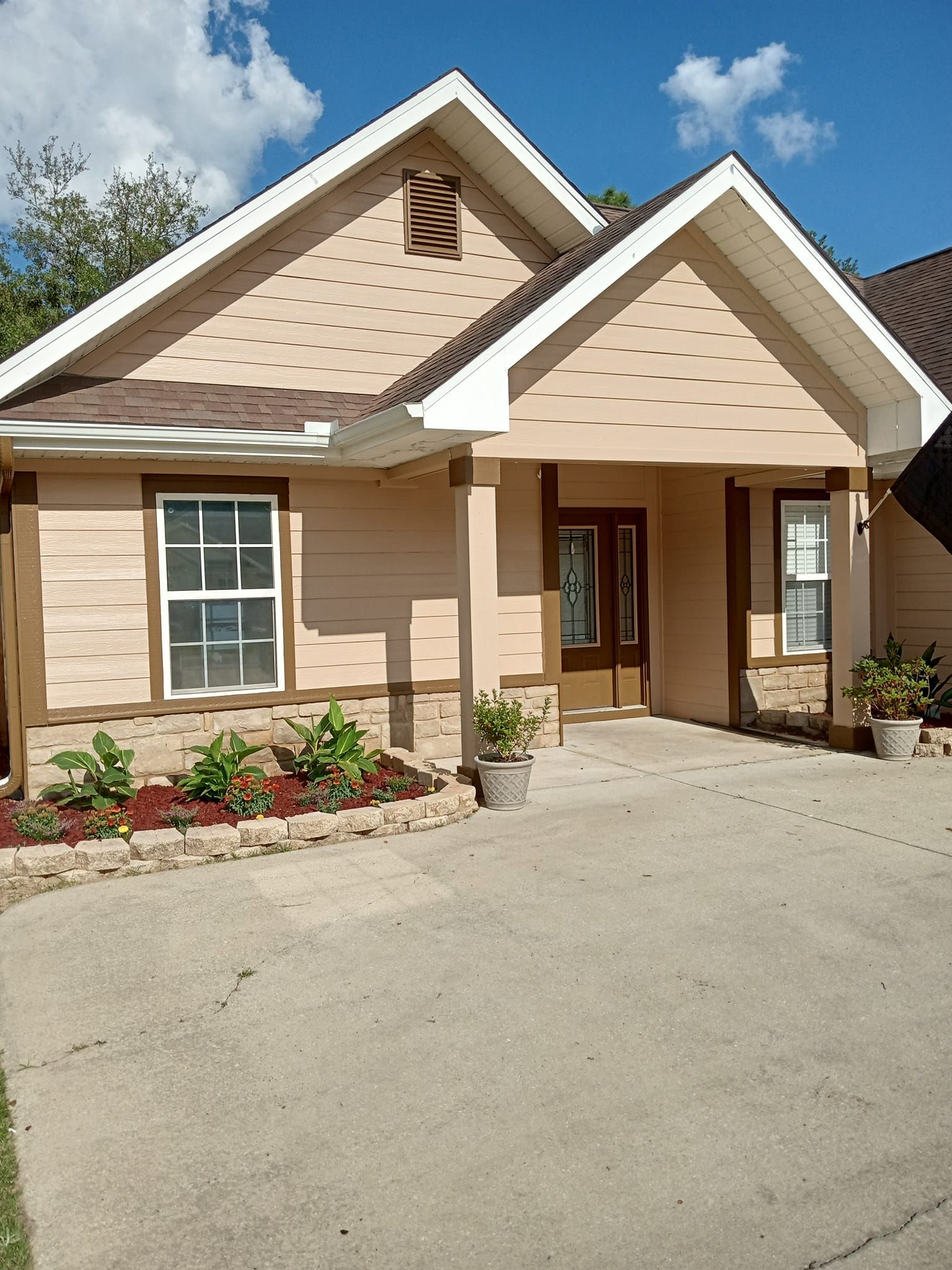 A house with a driveway leading to it