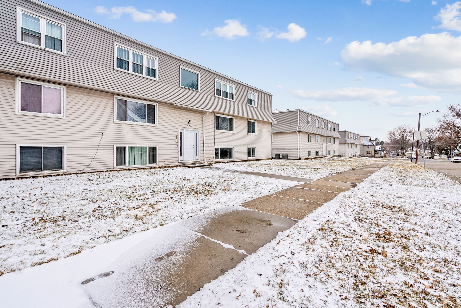 Leavitt Park Apartments Building Photo - 3/4 view