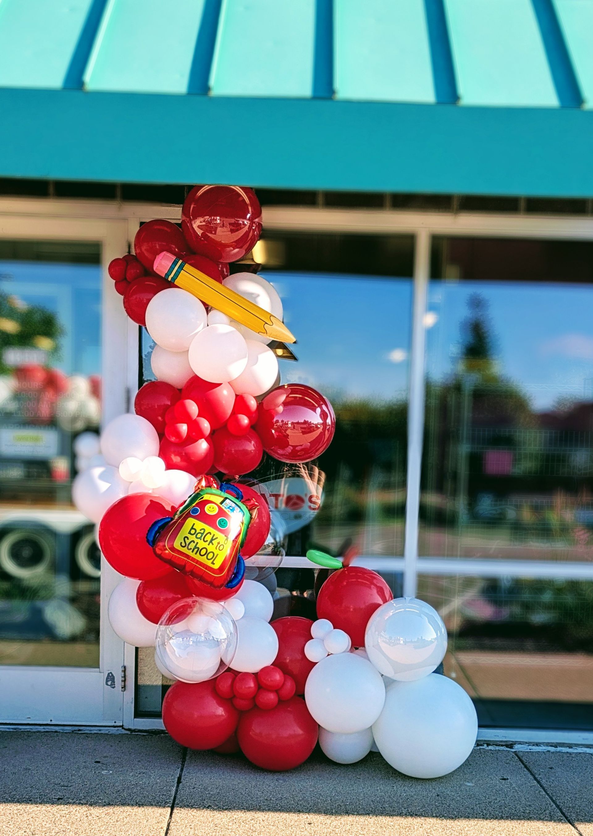 A school-themed balloon display 