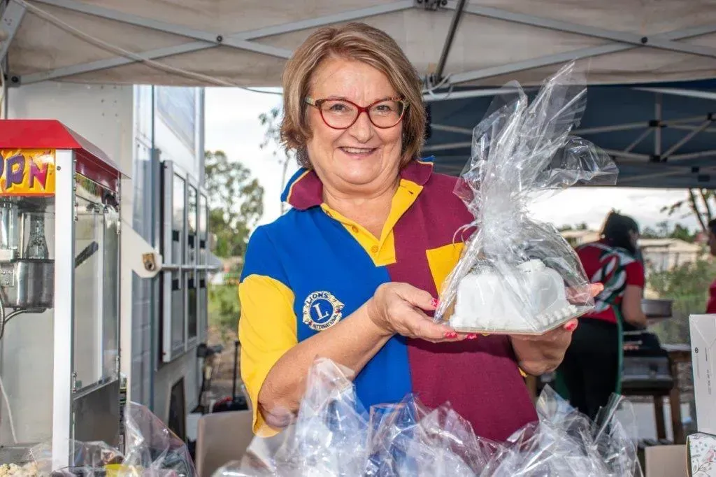 Lions Club Chinchilla member with Christmas cake