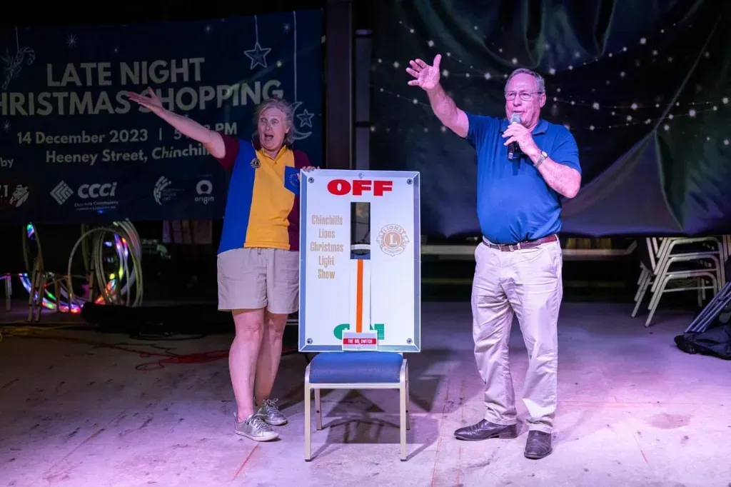 Lions Club Chinchilla turning on the Christmas light