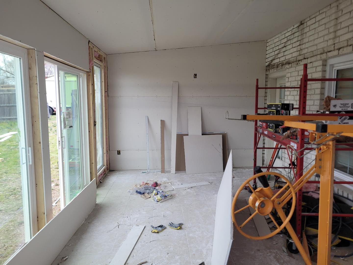 A room with a lot of windows and a scaffolding in it.