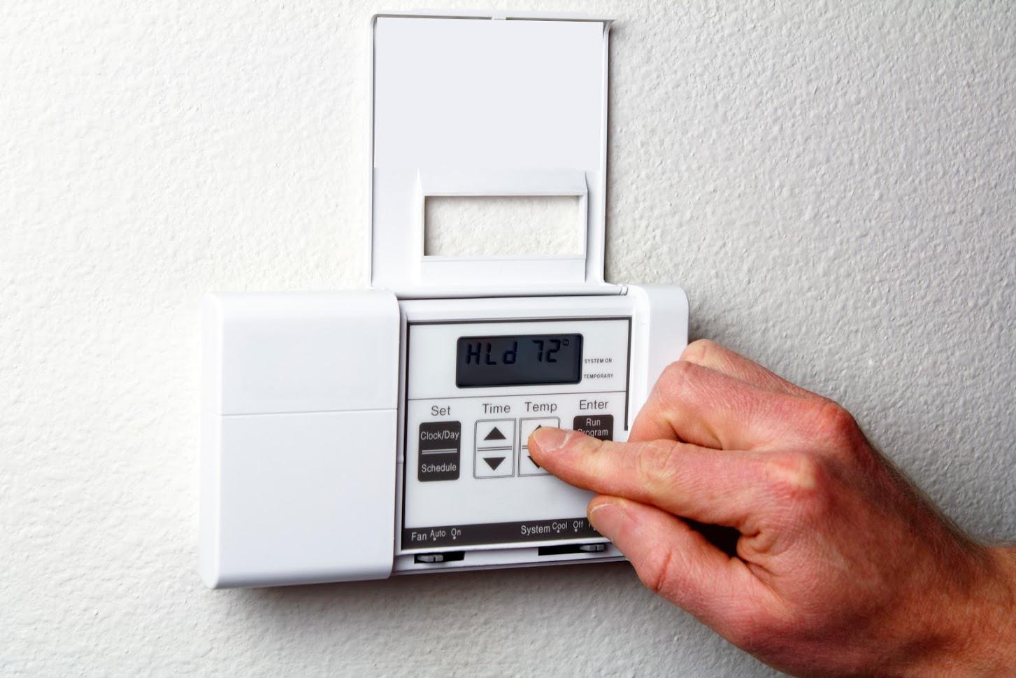 Adjusting Thermostat — Hampton, VA — Comfort Technology