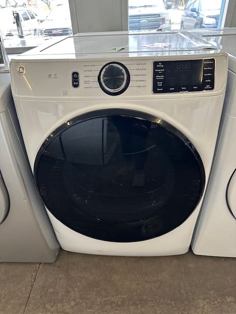 A white washer and dryer are sitting next to each other