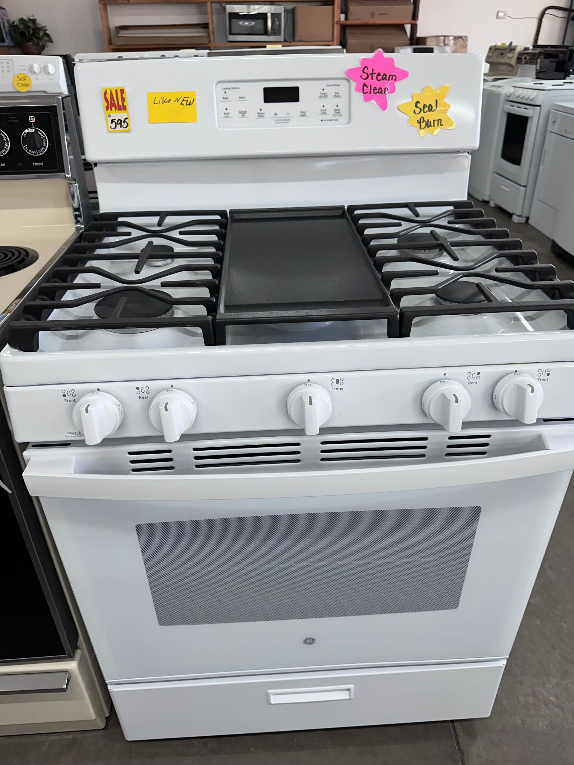 GE Gas range
4 burners and griddle seal burners
Like new steam clean
$595.00