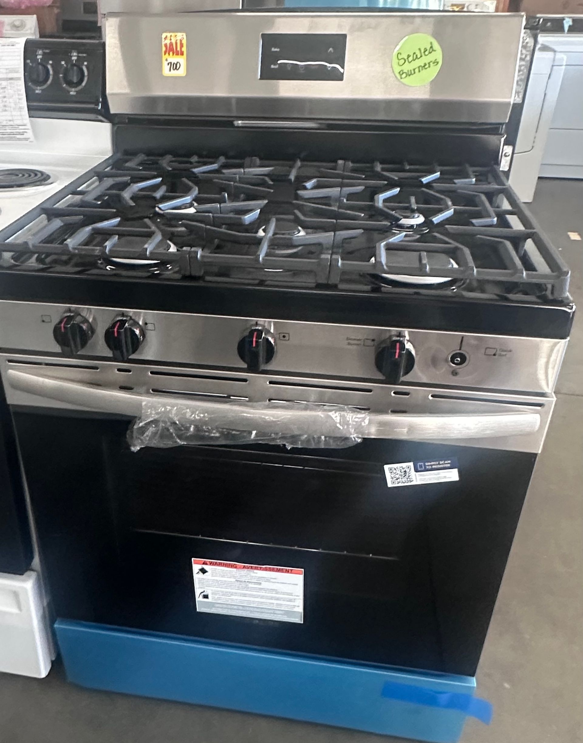 NEW Frigidaire gas stove