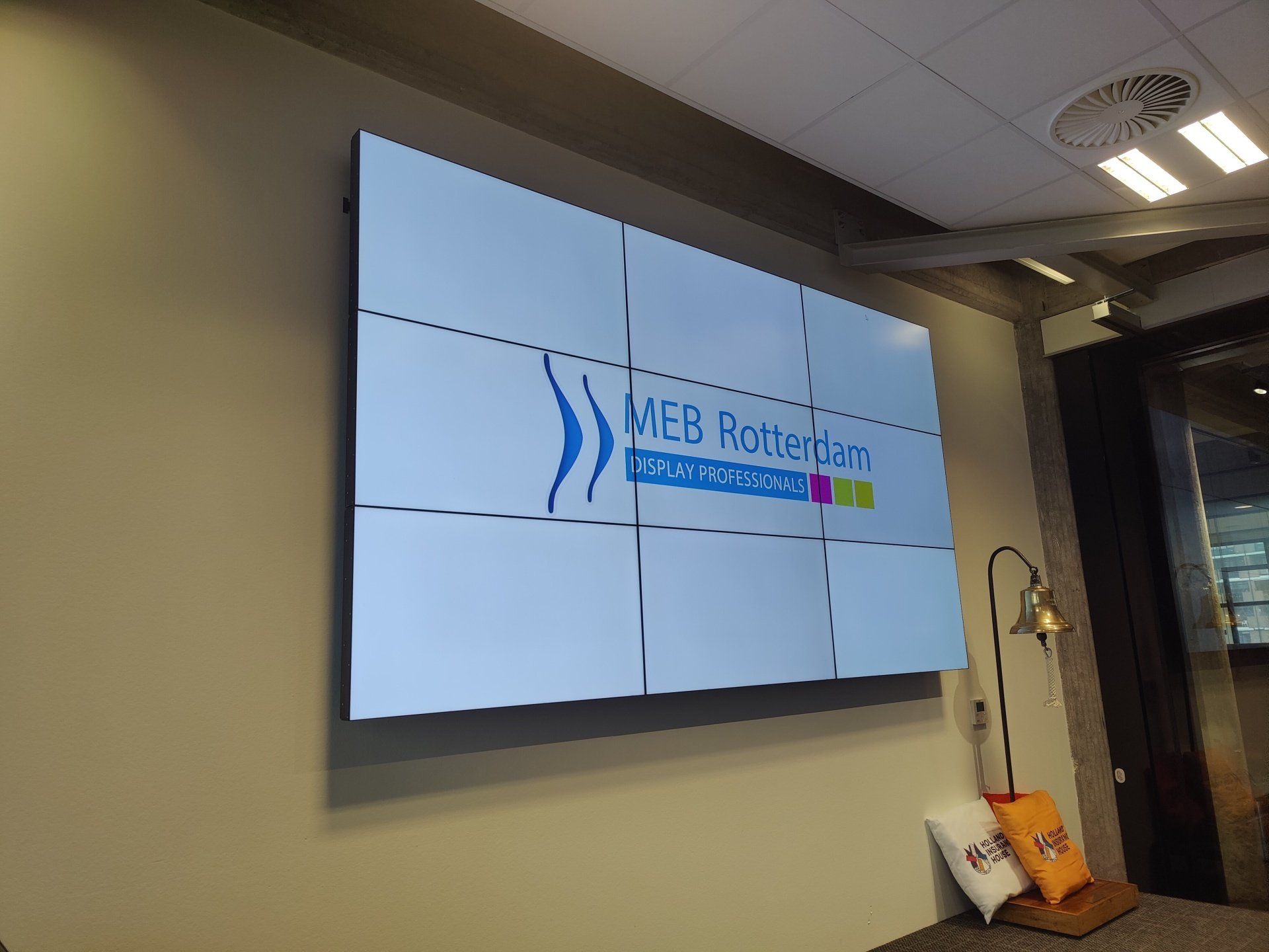 AUDAC SYSTEM Roland V1-HD+ videomixer Optoma – UHZ65UST – laserprojector Optoma – ALR101 Homecinema MEB-AV