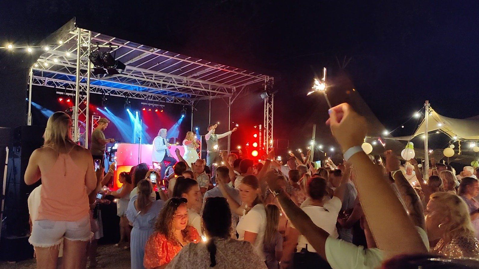 Audiovisuals Wedding AUDAC SYSTEM Roland V1-HD+ videomixer Optoma – UHZ65UST – laserprojector Optoma – ALR101 Homecinema MEB-AV