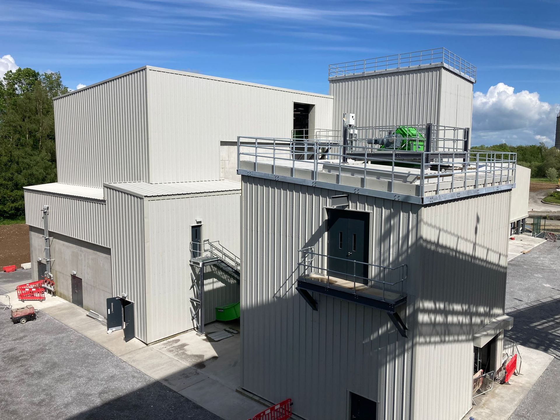 A large white building with stairs leading up to the roof