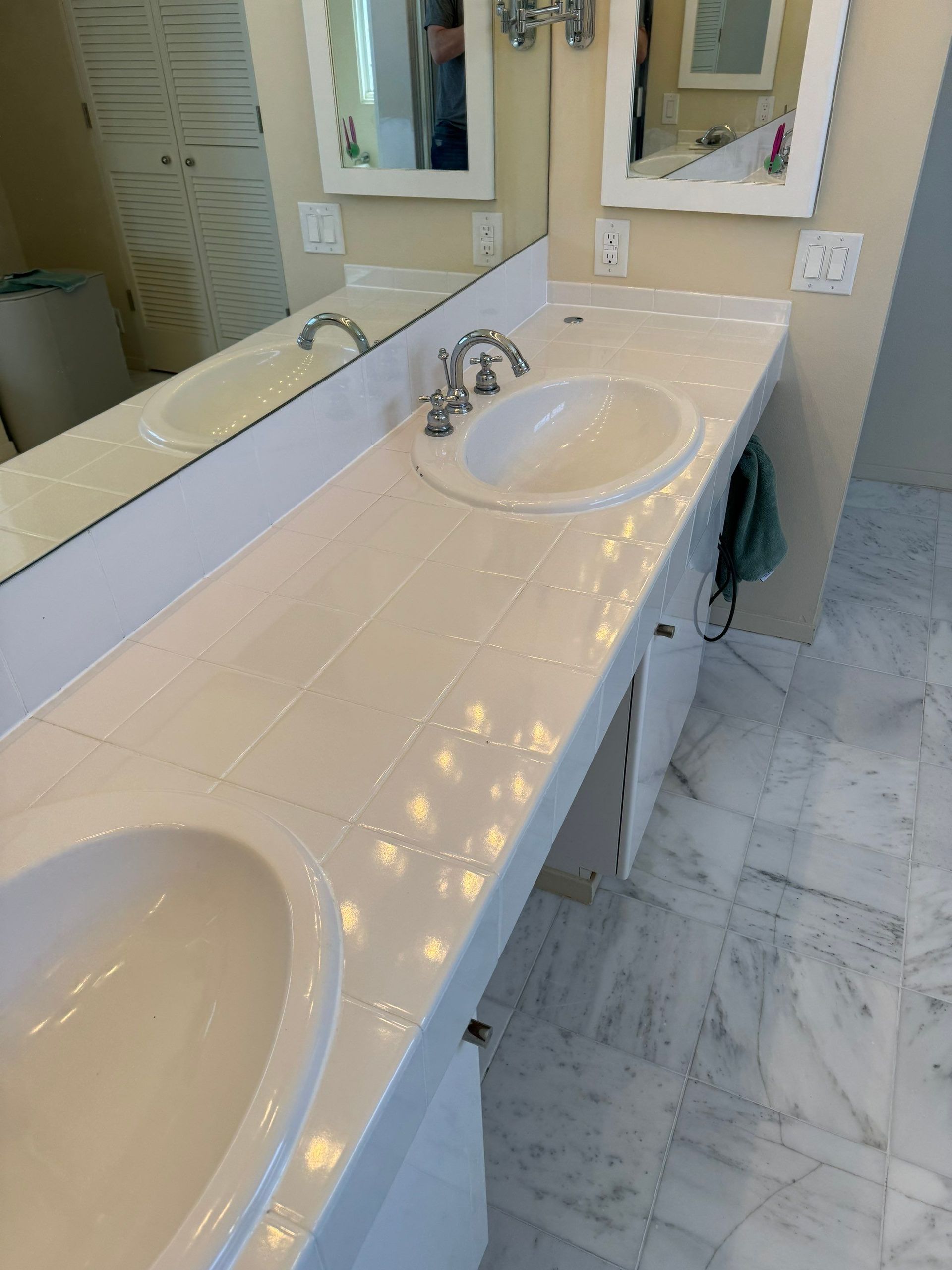 A bathroom with two sinks and a mirror.