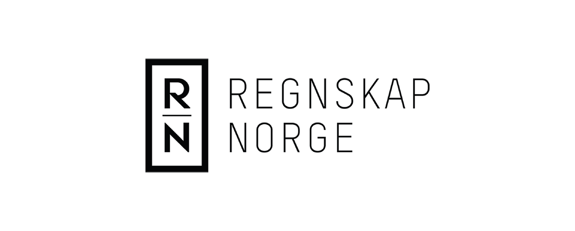 En svart og hvit logo for regnskap norge på hvit bakgrunn.
