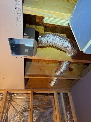 A picture of a ceiling with a hose coming out of it.