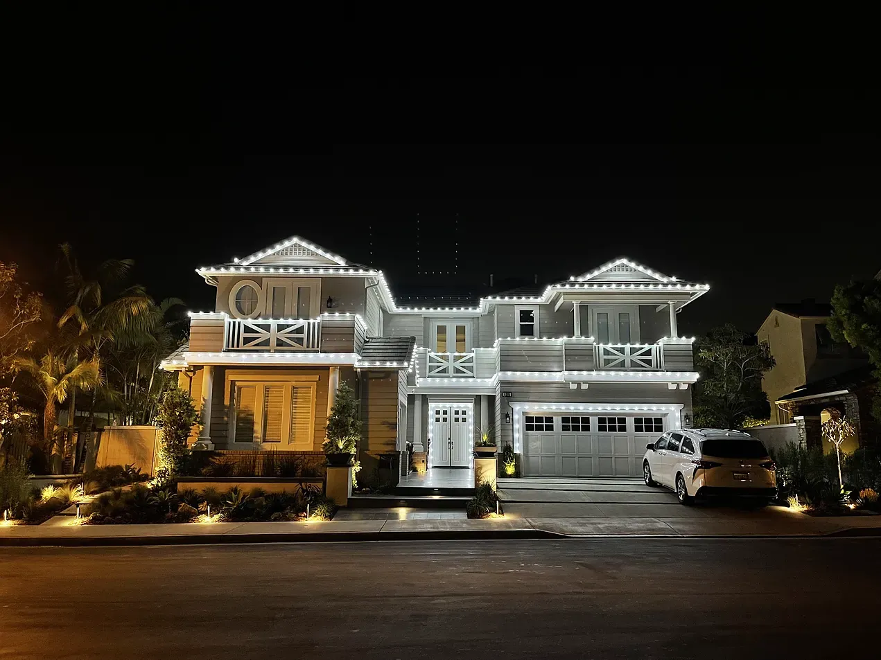 The entrance to balboa bay club is decorated for christmas