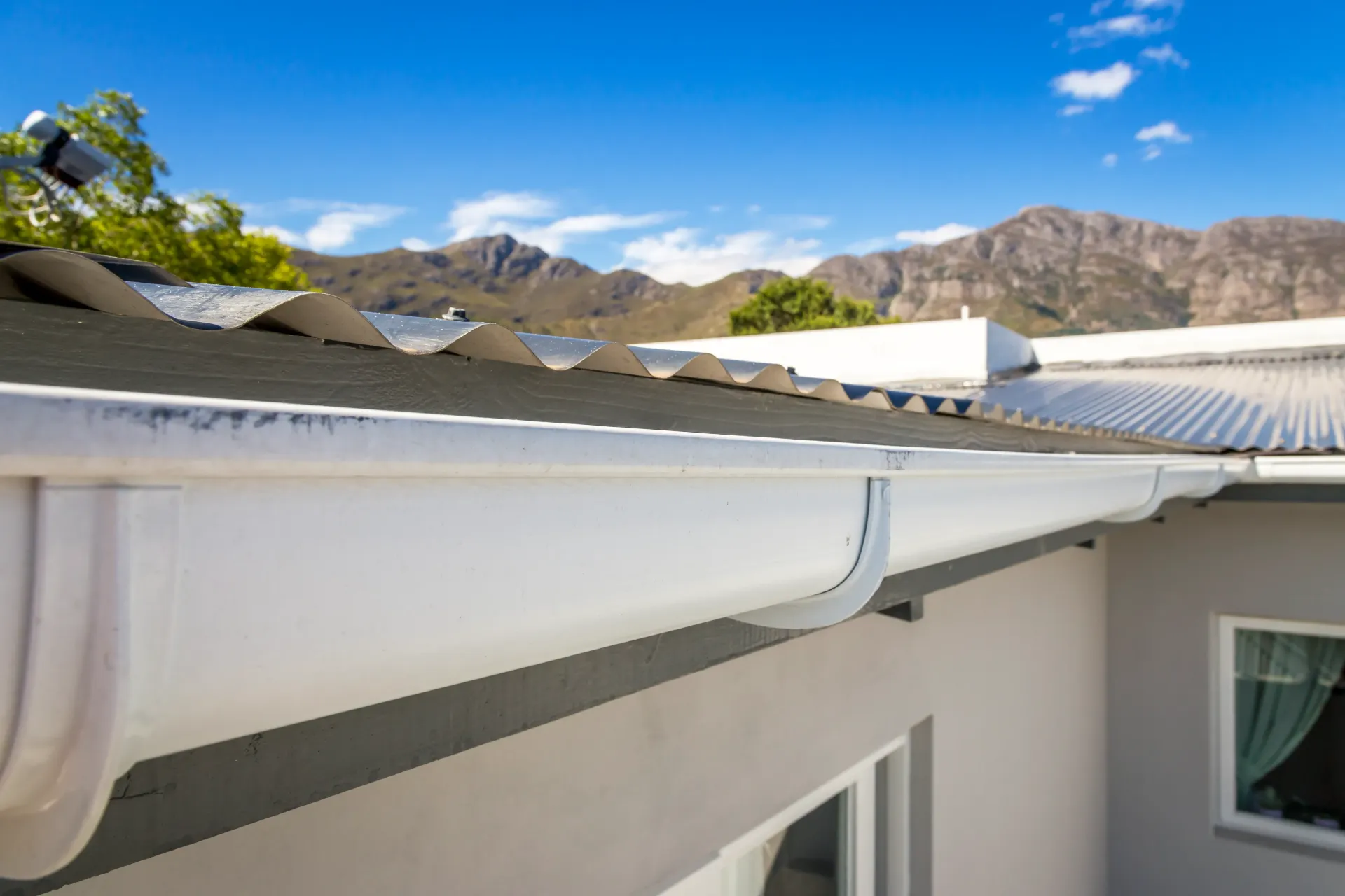 gutter cleaning newport beach