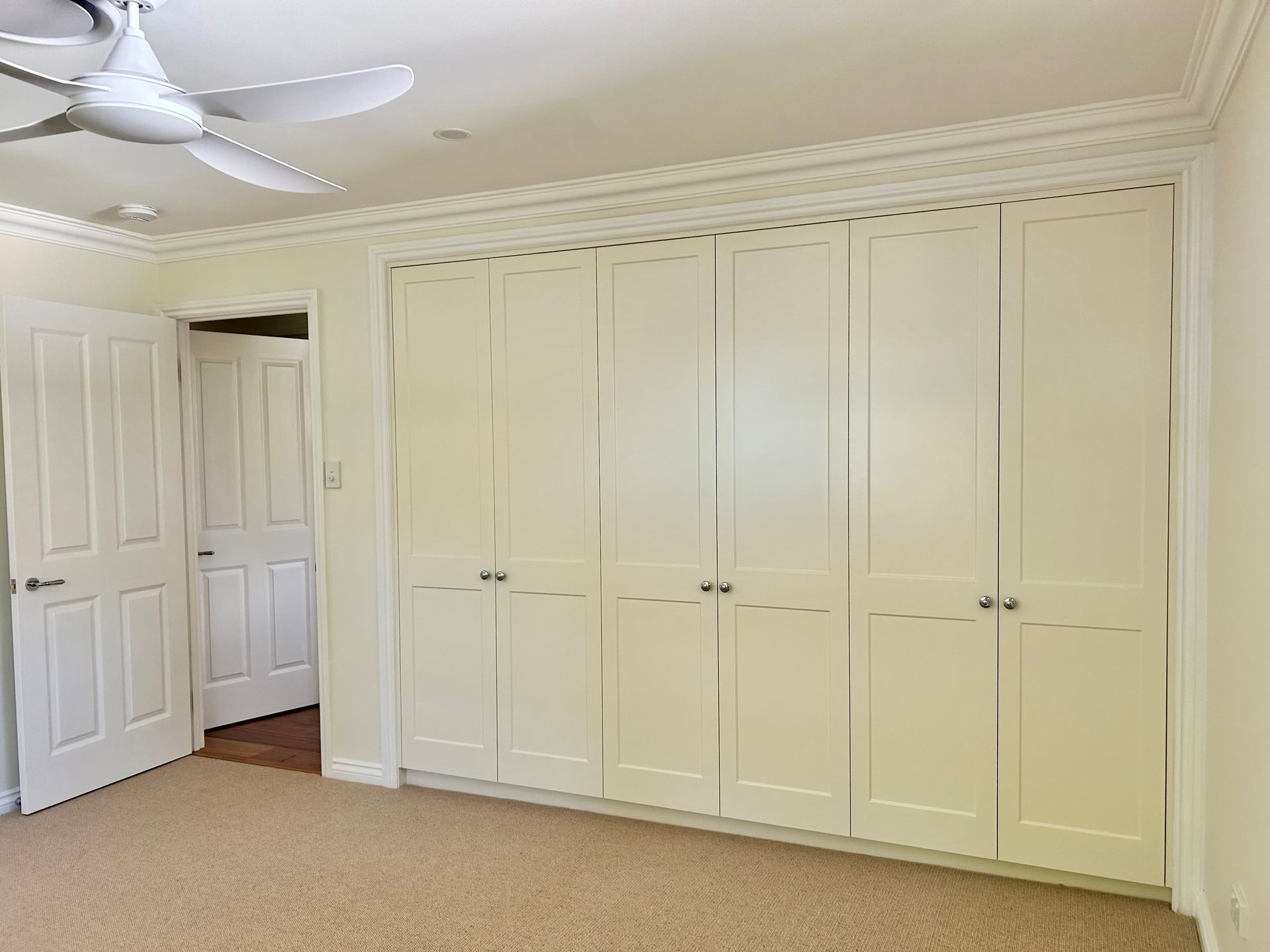 custom wardrobe doors 