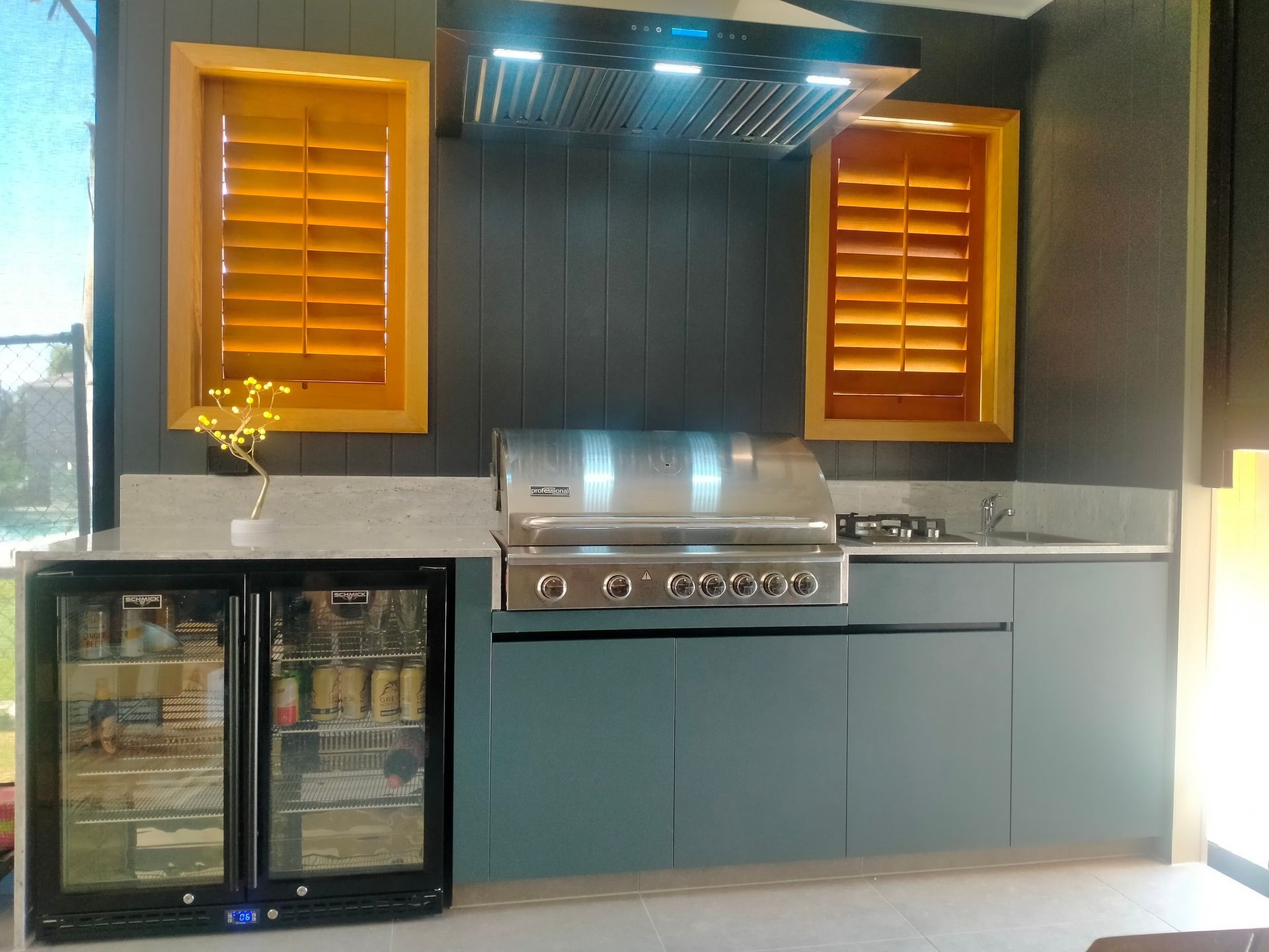 outdoor kitchen cabinets