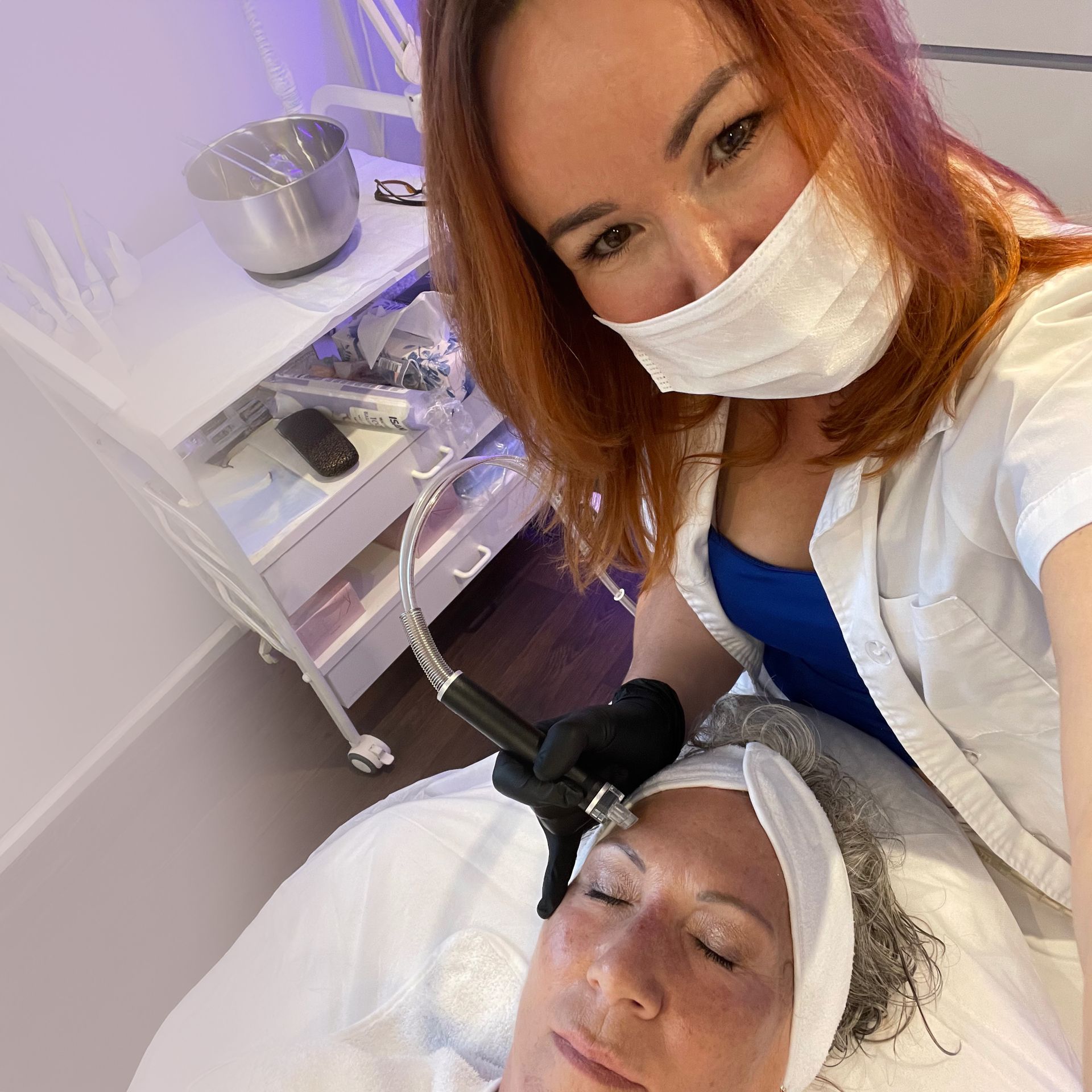 Ein Vorher-Nachher-Bild der Augen eines Mannes.