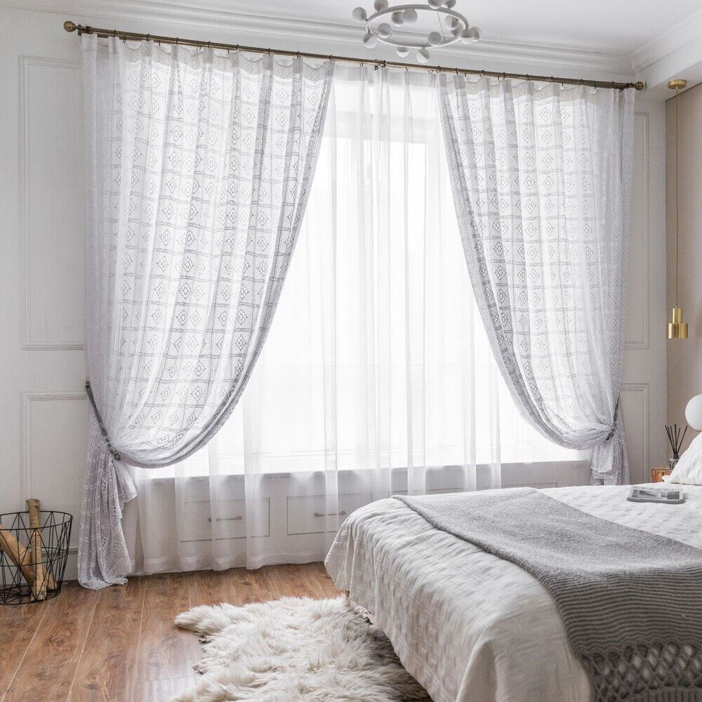 Advantages and Disadvantages of Using Curtains in the Home