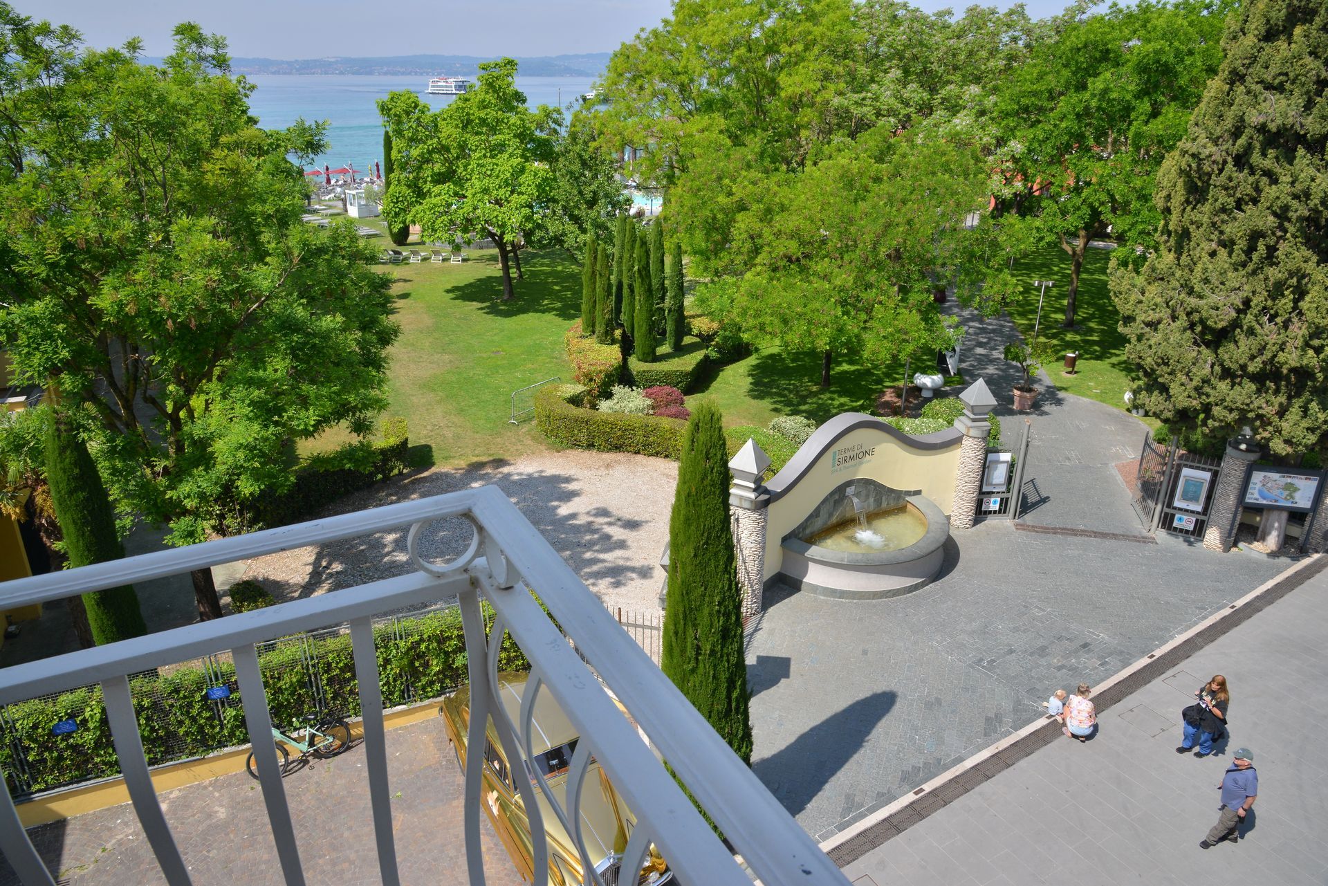 vista ingresso terme di Sirmione da Hotel Luna camera tripla