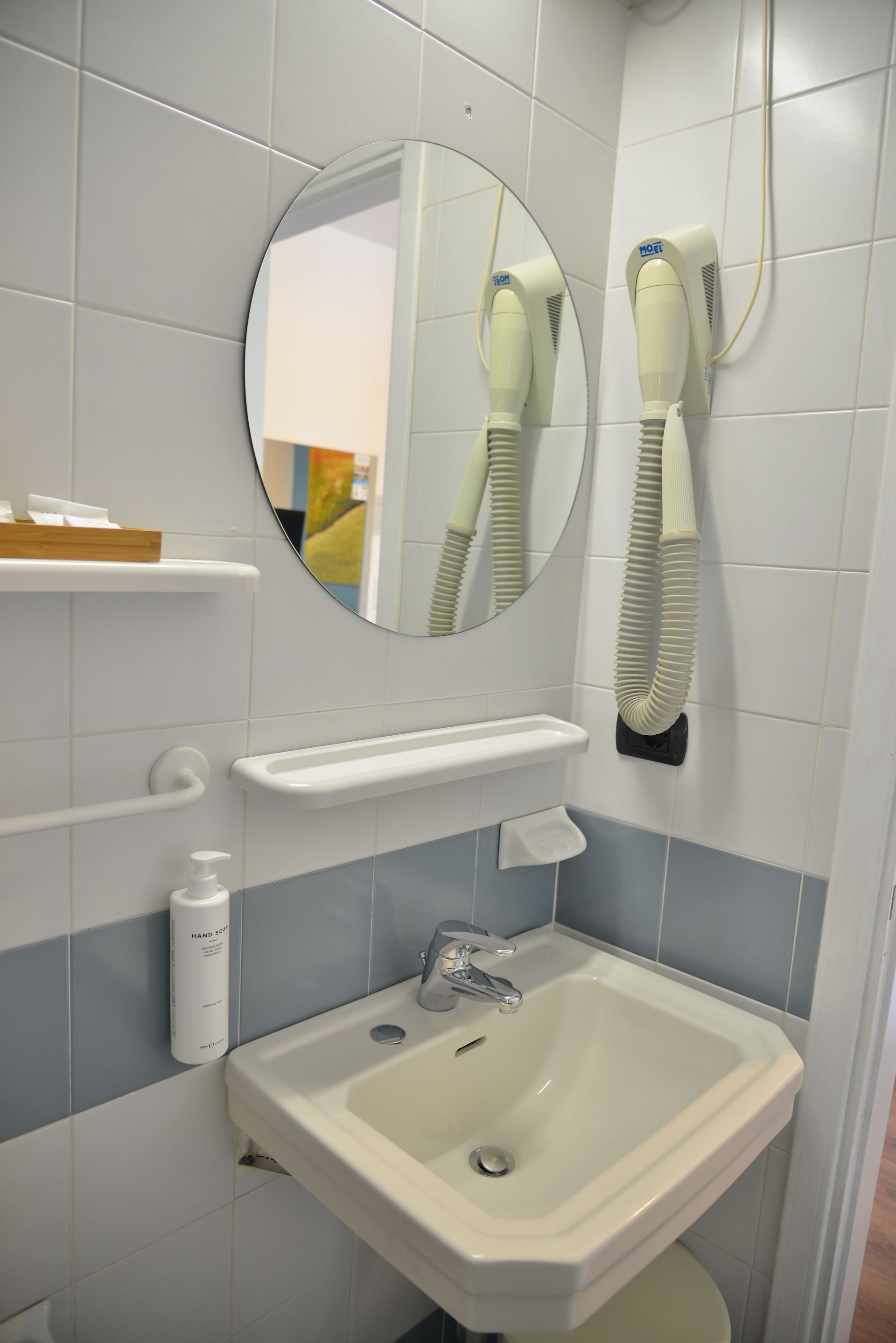 bagno 
in camera tripla con vista lago di garda