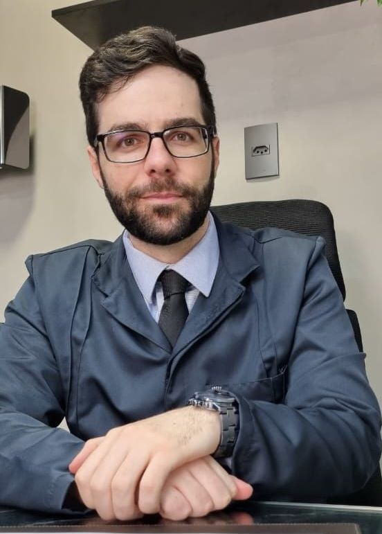 Médico especialista em Nervos Periféricos no Brasil.