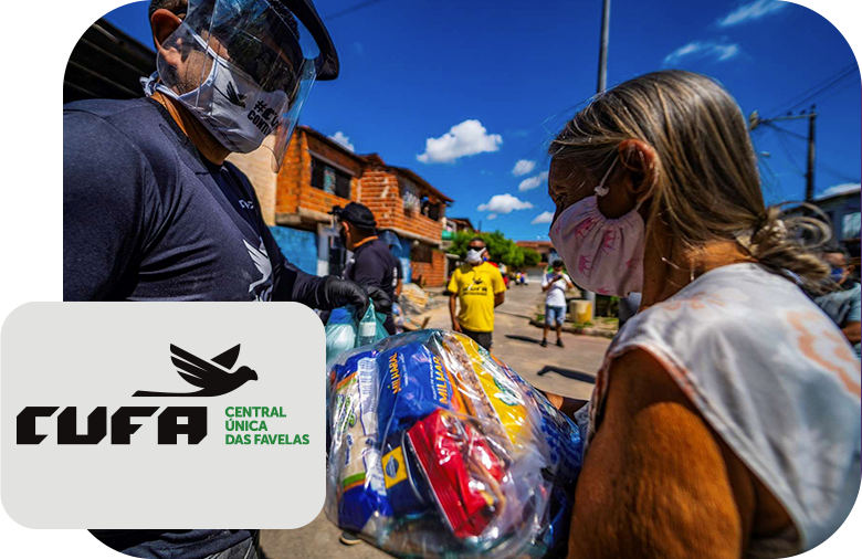 A group of members of Central Única das Favelas distributes food in a community.