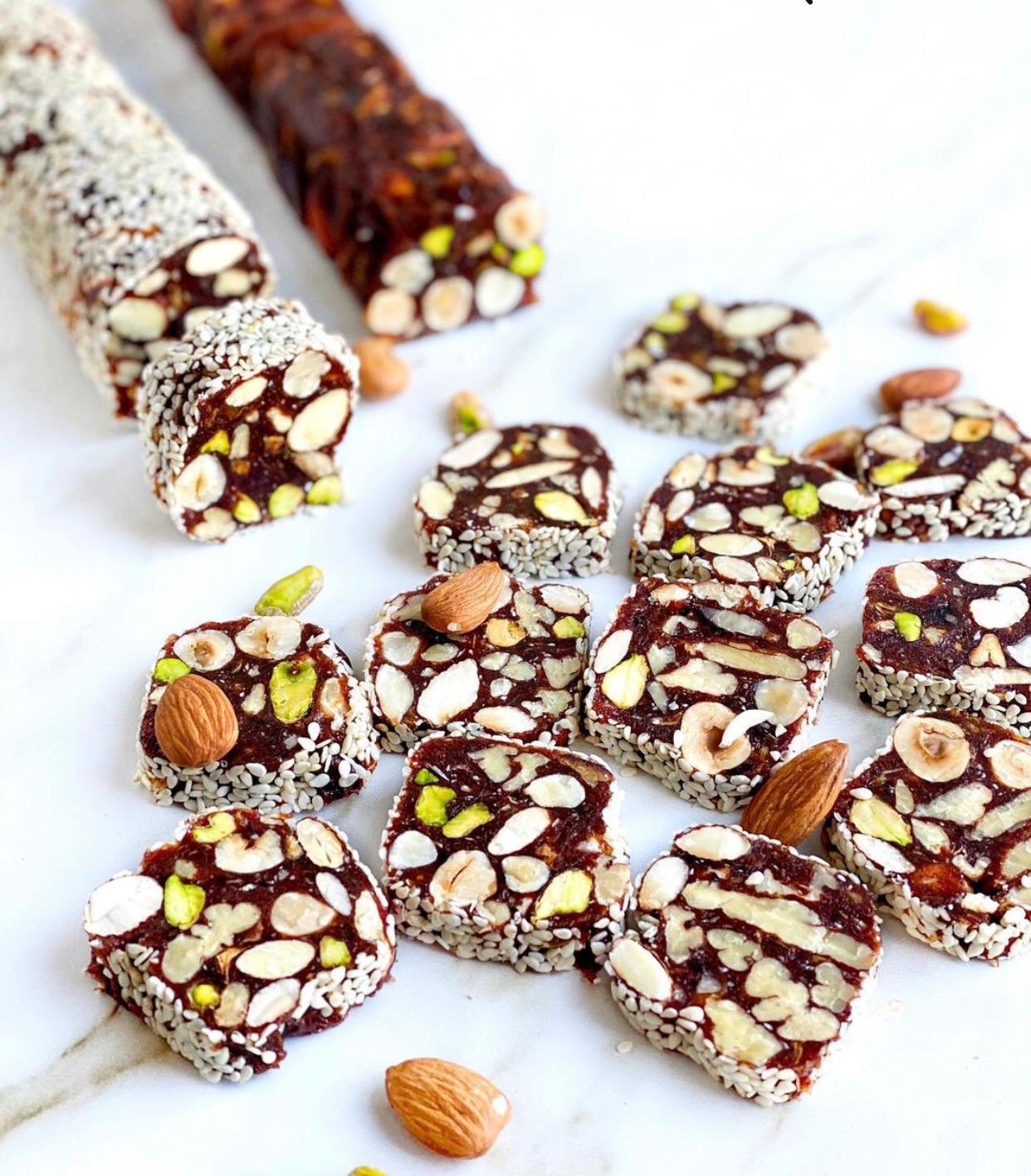 חטיפי תמרים ואגוזים